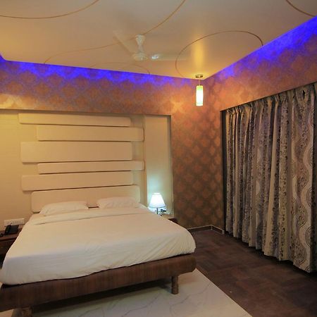 شيردي Hotel Sai Dharam Palace المظهر الخارجي الصورة