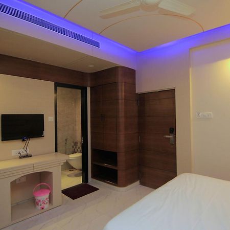 شيردي Hotel Sai Dharam Palace المظهر الخارجي الصورة
