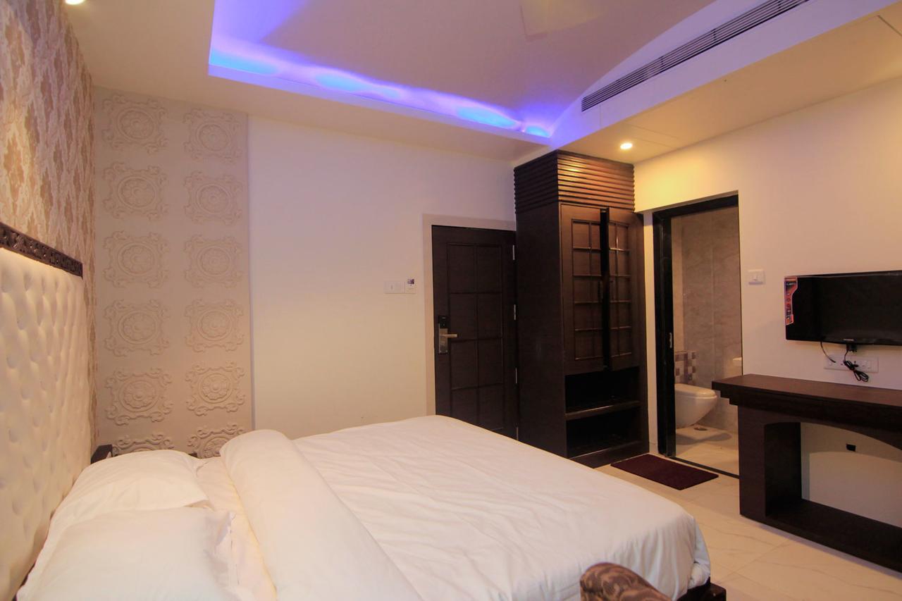 شيردي Hotel Sai Dharam Palace المظهر الخارجي الصورة