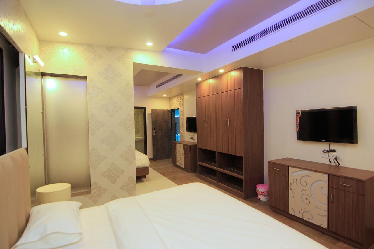 شيردي Hotel Sai Dharam Palace المظهر الخارجي الصورة