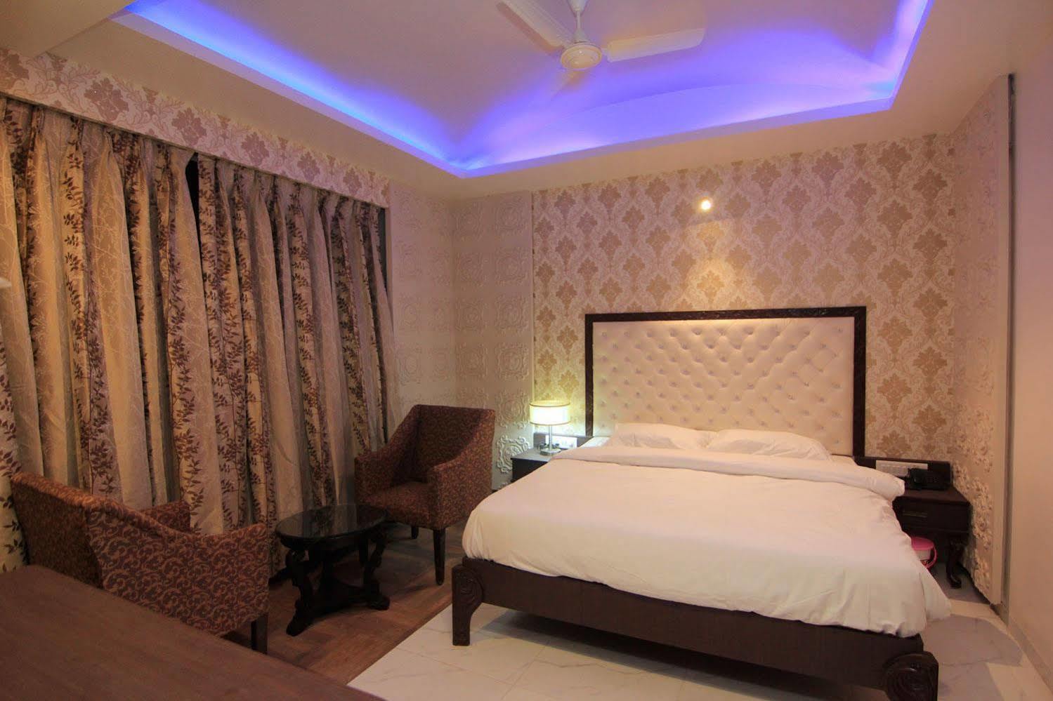 شيردي Hotel Sai Dharam Palace المظهر الخارجي الصورة